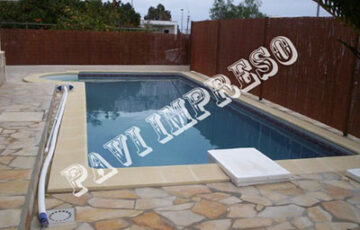 Construimos piscinas de hormigón a medida para disfrutar de un oasis en tu hogar.